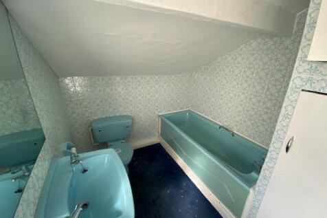 BATHROOM T202510021312.jpg