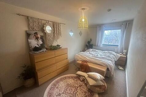 BEDROOM ONE T202510031328.jpg