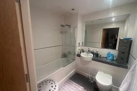 BATHROOM T202510031328.jpg