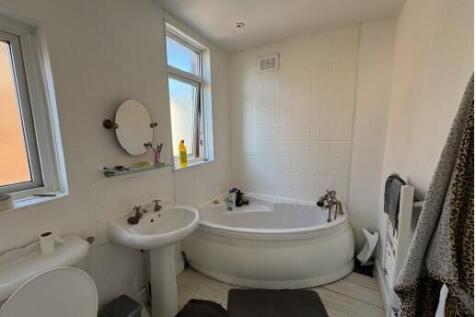 Bathroom T202510061554.jpg