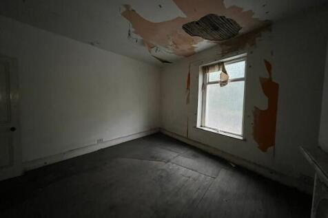 Bedroom 1 T202510141038.jpg