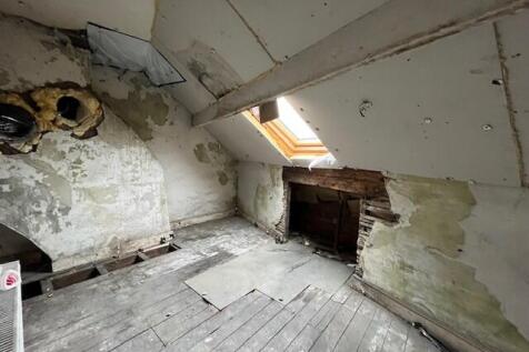 Loft Room 1 T202510141038.jpg