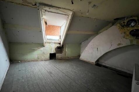 Loft Room 2 T202510141038.jpg