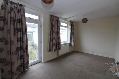 Bedroom 1 T202510201221.jpg