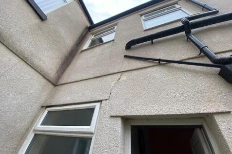 Outside Crack T202510231634.jpg