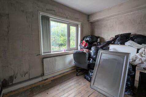 Bedroom 2 T202510241554.jpg