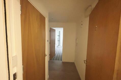 Hallway T202511181056.jpg