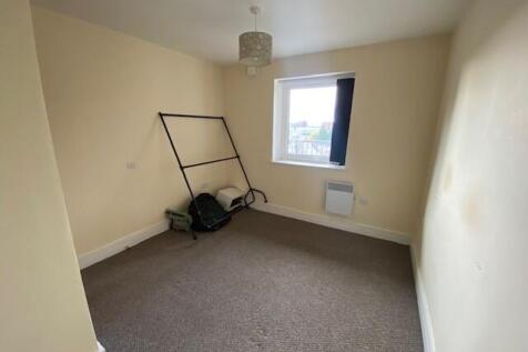 Bedroom 2 T202511041447.jpg