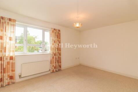 Bedroom 1 T202511051223.jpg