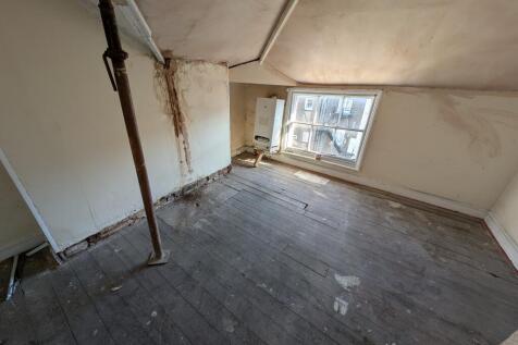 Bedroom 12 South Street T202509261455.jpg