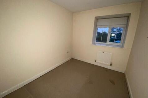 Bedroom 1 T202511191038.jpg