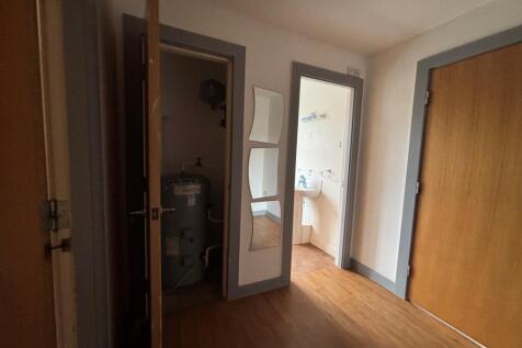 Hallway T202511201525.jpg