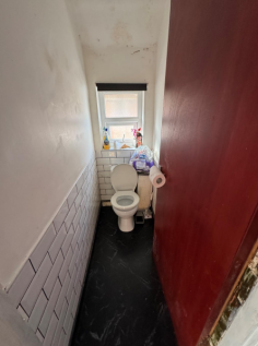 Toilet T202511261624.png