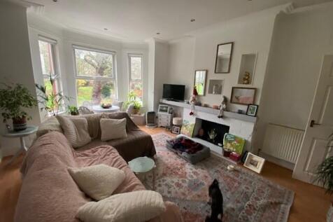 Flat B Lounge T202512031637.jpg