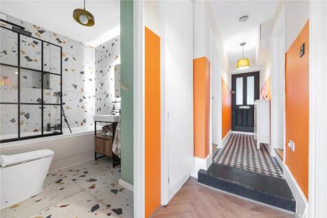 Bathroom/Hallway