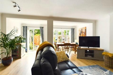 28 Stanmore Garde...