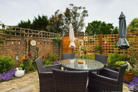 28 Stanmore Garde...