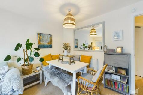 Living Room/Dinin...