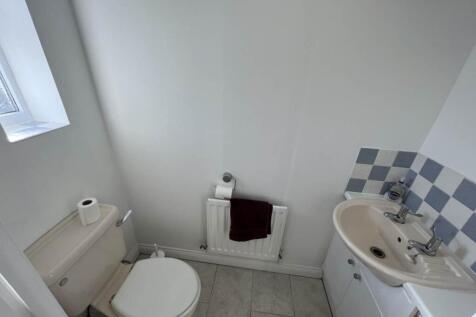 DOWNSTAIRS CLOAKROOM