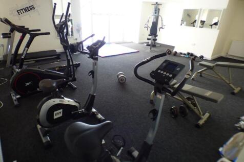 COMMUNAL GYM