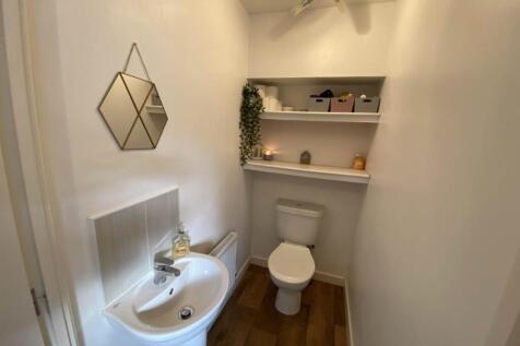 DOWNSTAIRS CLOAKROOM