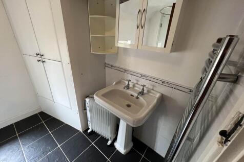 BATHROOM PHOTOGRAPH 