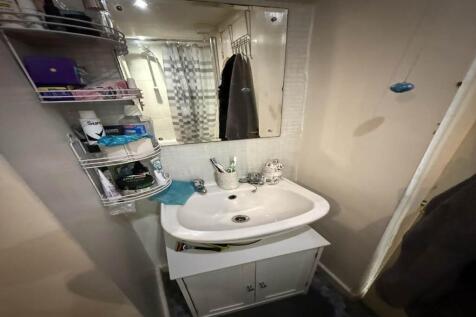 BATHROOM (2)