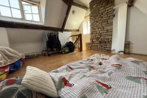 BEDROOM 1 (2)