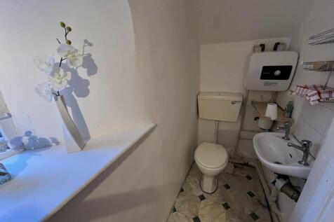 CLOAKROOM PHOTO ONE