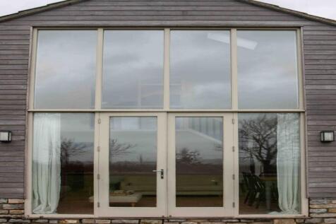 Gable end Glass Feat