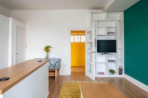 KITCHEN LOUNGE