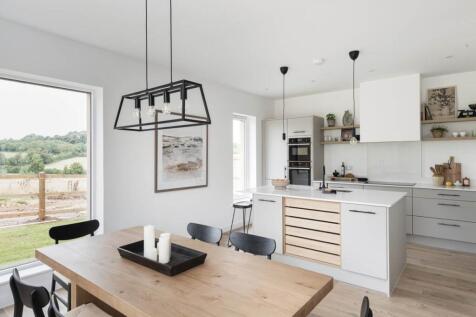 KITCHEN DINING AREA