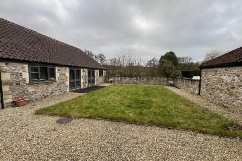COMMUNAL GROUNDS