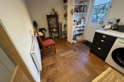 KITCHEN PHOTOGRAPH T