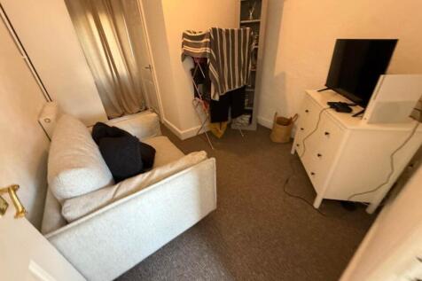 DOWNSTAIRS BEDROOM