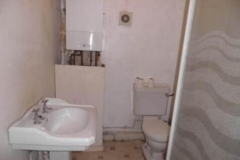 COMMUNAL SHOWER ROOM