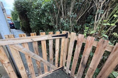 SIDE ACCESS GATE