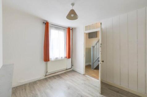 LOUNGE/BEDROOM 3