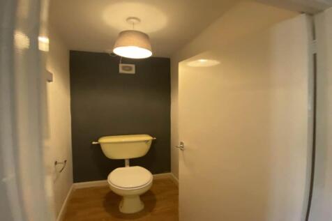 TOILET ROOM