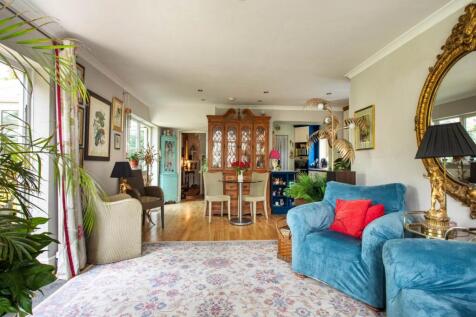 LIVING ROOM 2
