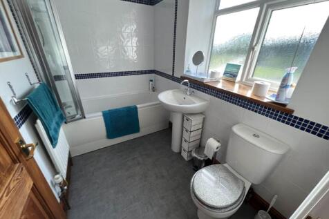 BEDROOM FOUR EN SUIT
