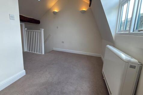 BEDROOM/LOUNGE AREA