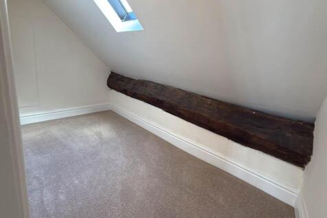 SNUG/STORAGE SPACE