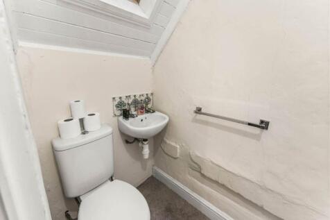 TOILET ROOM
