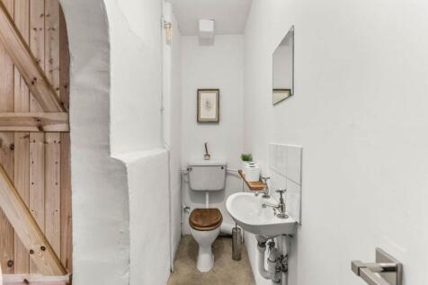 TOILET ROOM