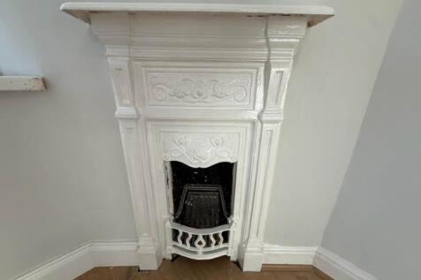 BEDROOM 2 FEATURE FI