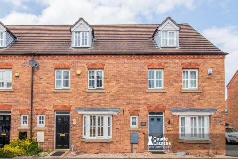 Four bedroom Town house for sale