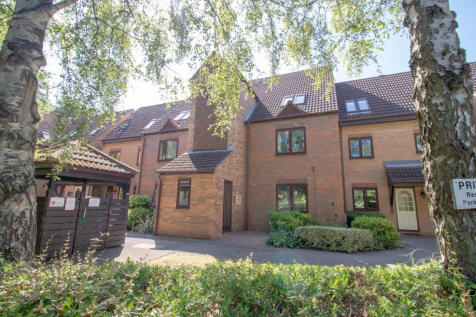 2-Bed ground floor Apartment