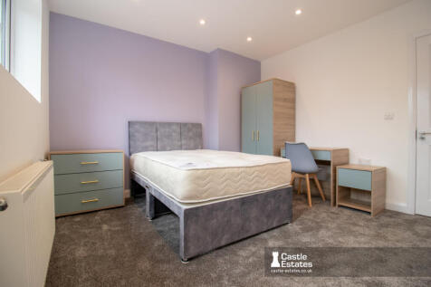 Stylish 2-Bedroom New Refurbished House in Dunkir