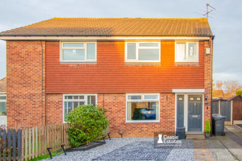 Three bedroom Semi-detached house for sale